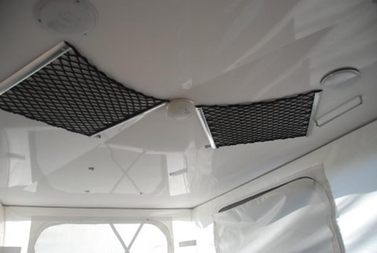 Custom-made elastic nets for the roof of a boat