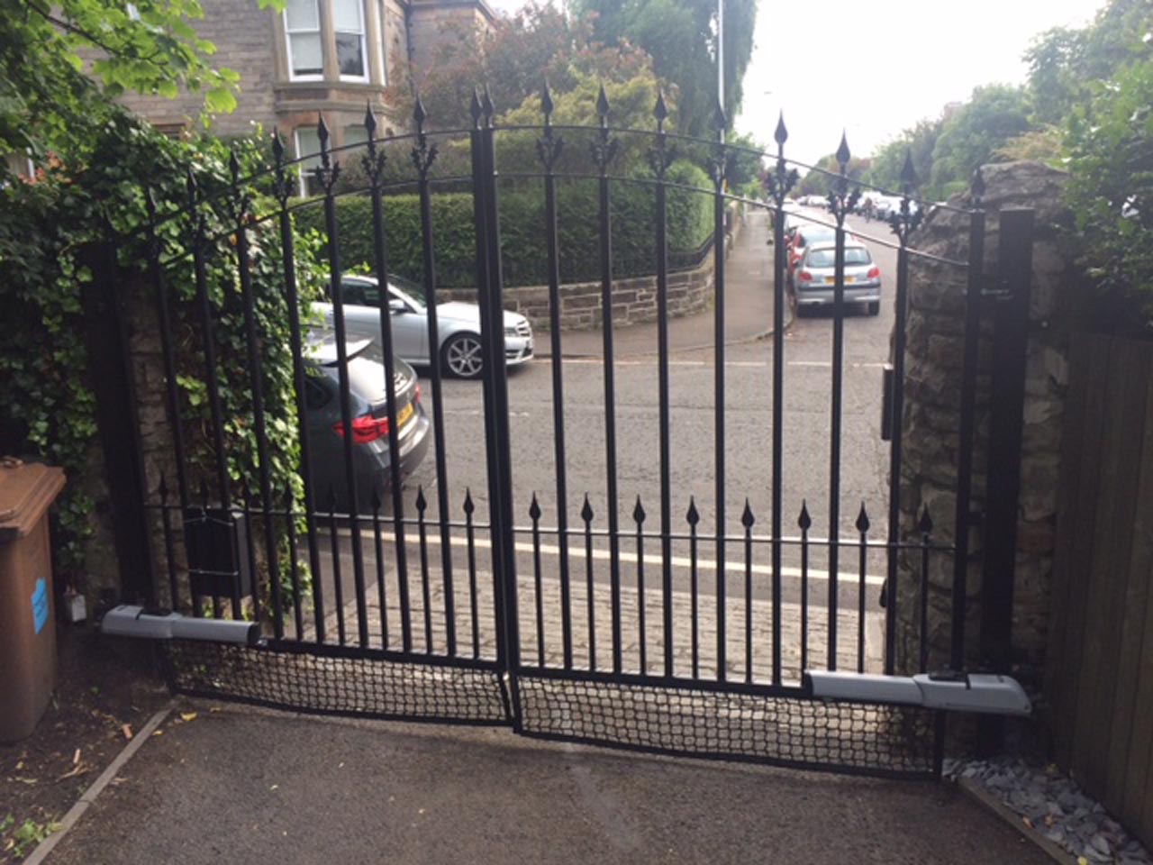 Bespoke net made to fit under gate